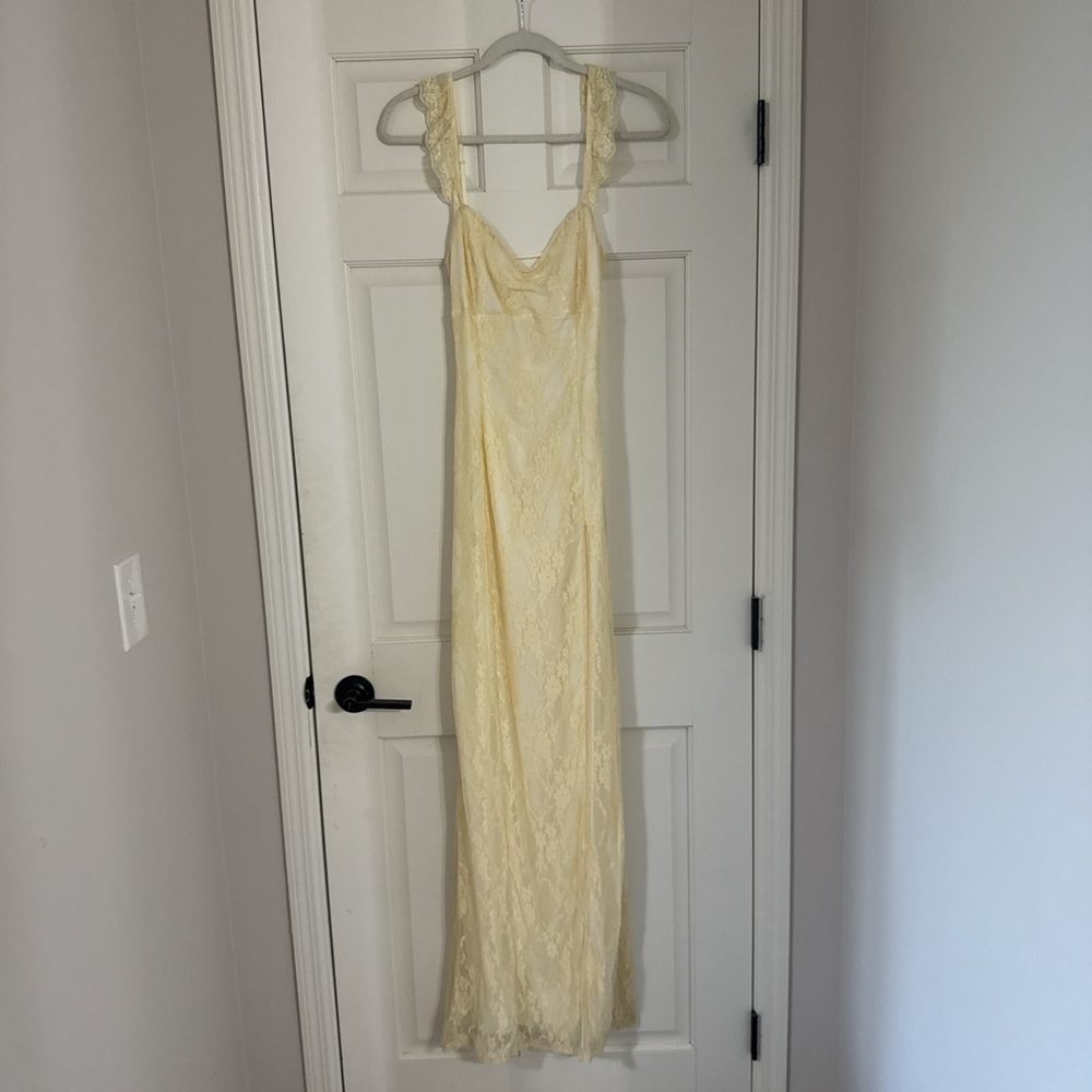 Elegant Cream Lace Dress